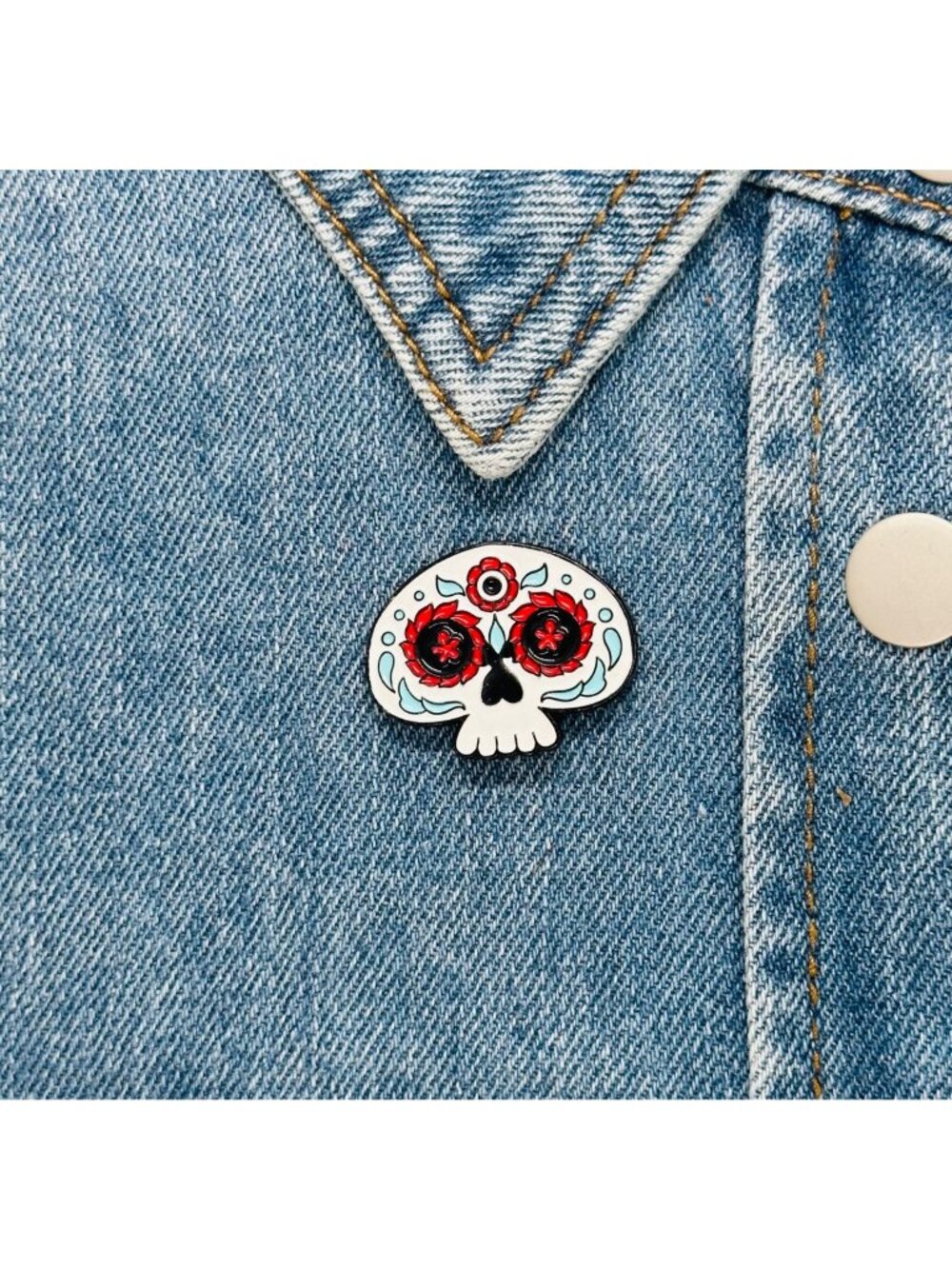 βSugar Skull Enamel Pin Calavera Broch Day Of The Dead Theme Red & White Flowers
